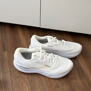 Adrenaline GTS24 Brooks White